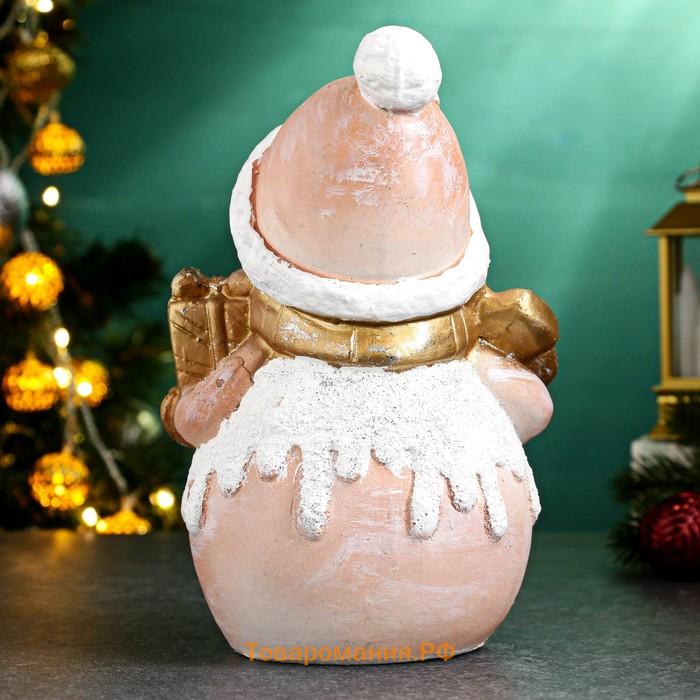 Фигурка полистоун «Снеговик с подарком», 14.5×22 см